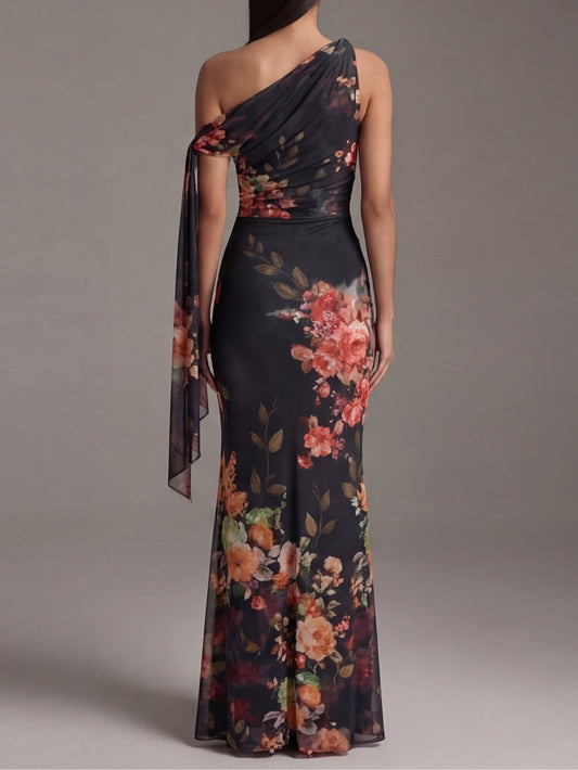 Vestido largo plisado negro de un solo hombro