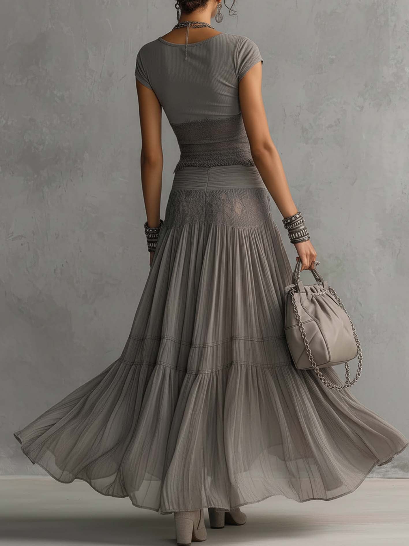 Conjunto de top de encaje gris y falda larga plisada