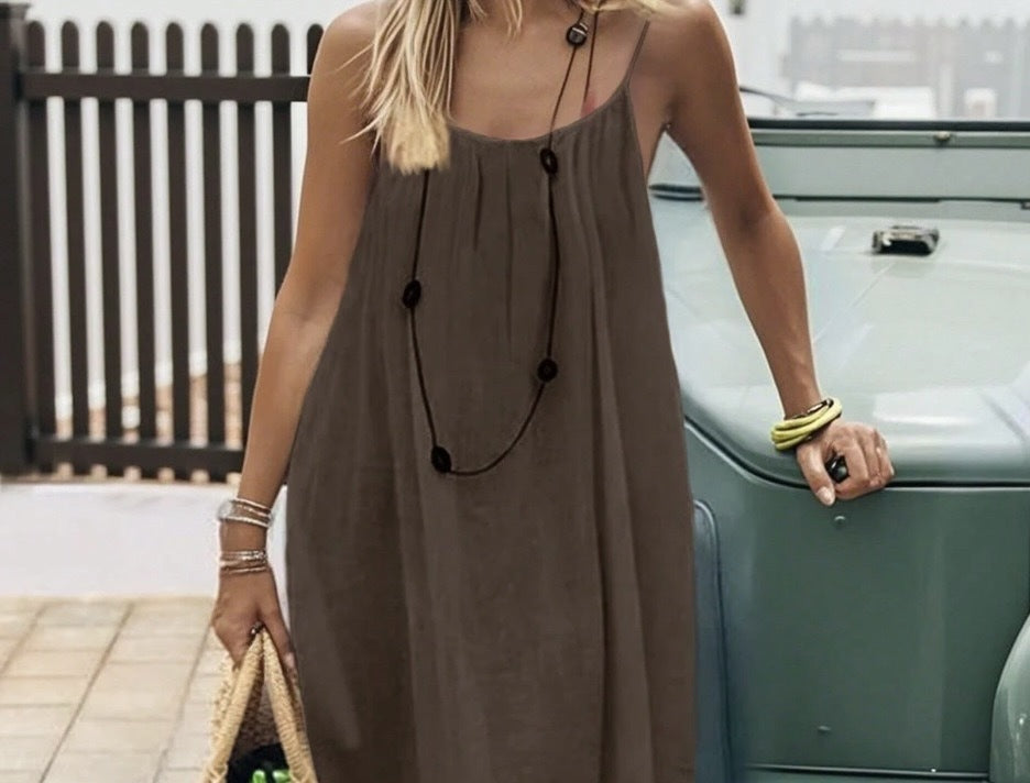 Vestido mini de seda en colores lisos, con fruncidos y espalda descubierta