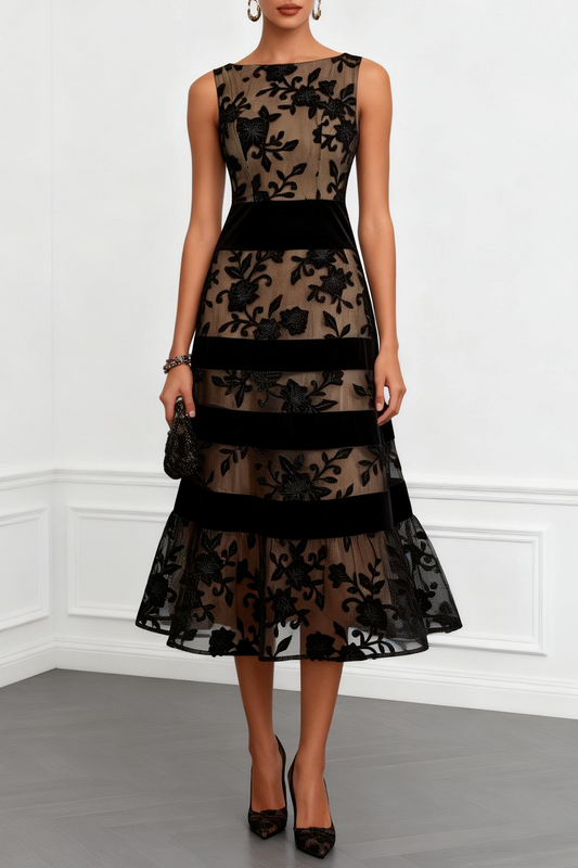 Vestido midi negro de malla sin mangas con corte en A y estampado floral.