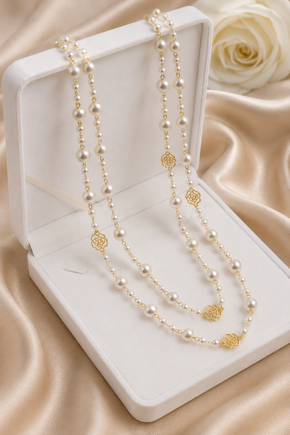 Elegante collar de oro con perlas