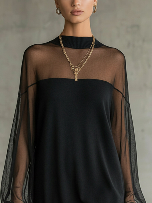 Vestido mini negro con mangas de red transparente y cuello alto