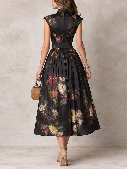 Vestido midi negro de satén plisado con escote en forma de ojo de cerradura