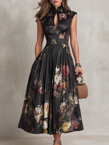 Vestido midi negro de satén plisado con escote en forma de ojo de cerradura