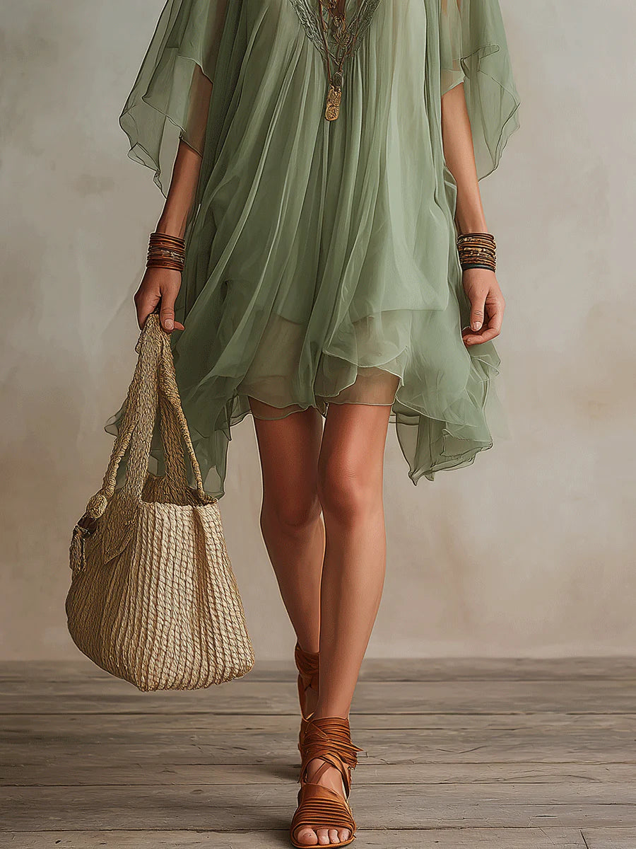 Vestido mini fluido en capas con escote en V