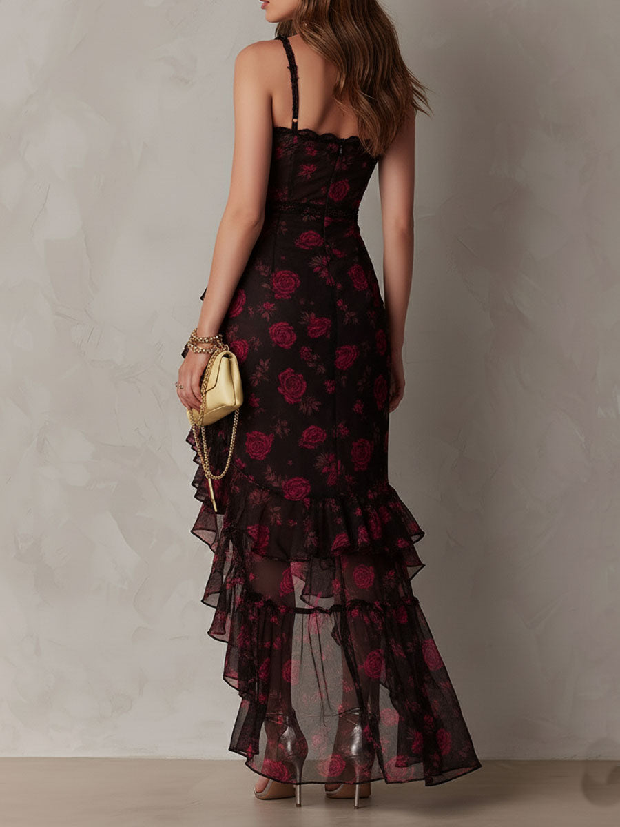 Elegante vestido negro y rojo con flores y volantes.