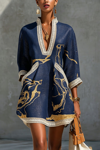 Vestido mini con cuello en V y estampado dorado y azul marino