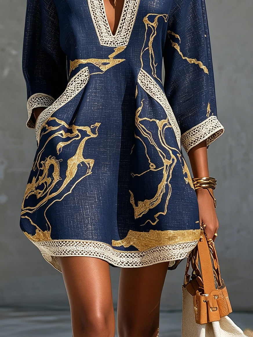 Vestido mini con cuello en V y estampado dorado y azul marino