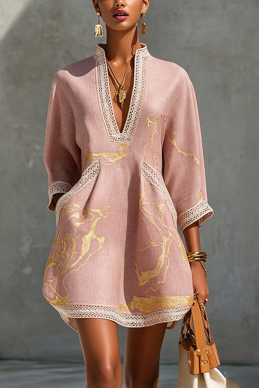 Vestido mini con cuello en V en oro rosa estampado
