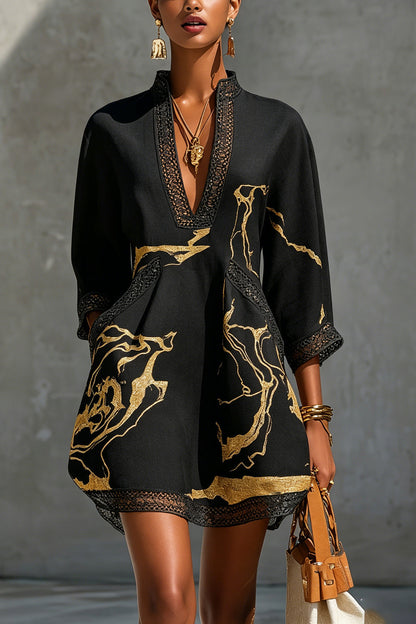 Vestido mini con cuello en V, estampado en negro y dorado