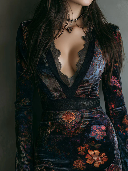 Vestido mini de corte entallado de terciopelo con encaje y estampado floral